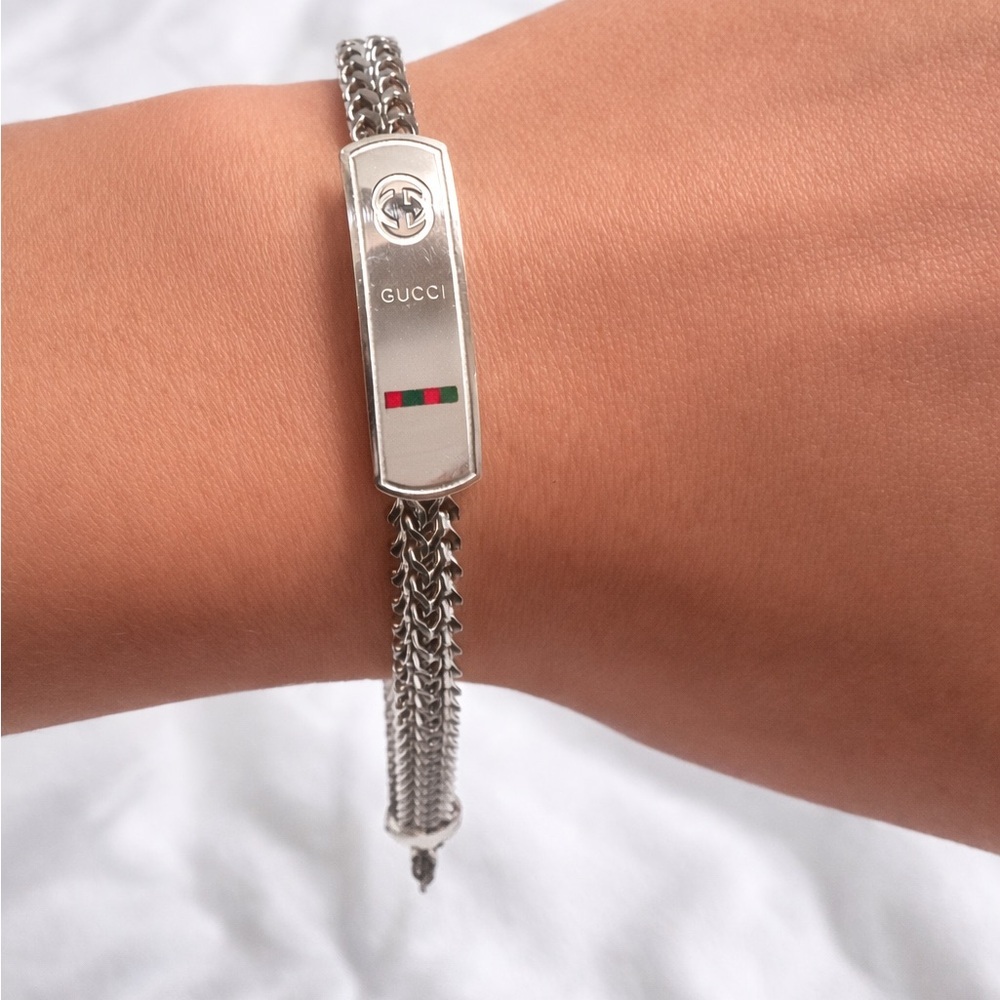 Gucci Women’s Silver Chain Bracelet with Logo